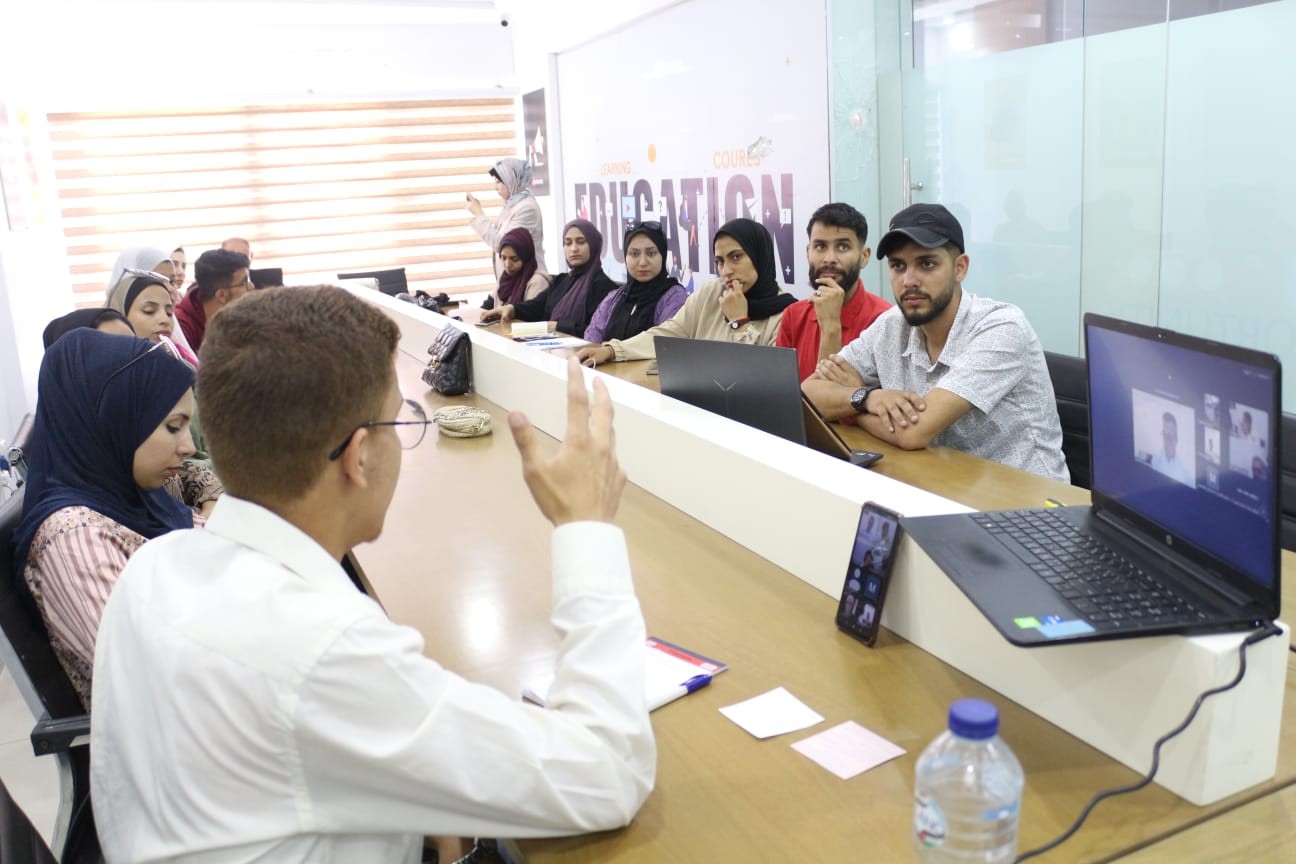 Dr. Haider Abdel Shafi Center for Culture and Development Holds a Dialogue on the Role of Youth and Women in Promoting Civil Peace in the Gaza Strip